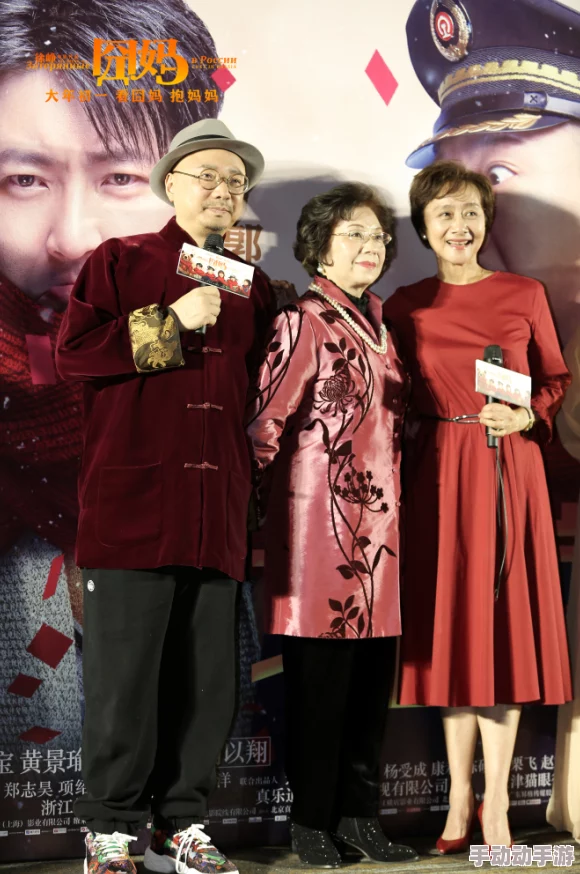 披风少年爱老妈刚从湖南回来，感动全城的亲情故事引发热议，网友纷纷留言分享自己的家庭温暖经历