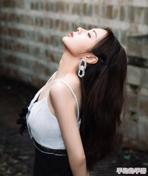 metcn全部裸体欣赏：艺术与自然的完美结合，展现人类身体之美的独特视角