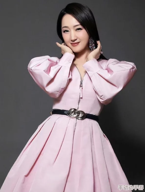 吃春晚药太疯狂，反映了社会对娱乐节目的过度依赖与追求，值得我们深思和警惕
