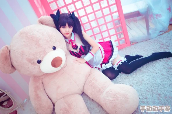 柚子猫COS情人节礼物：可爱角色扮演带来的甜蜜惊喜与浪漫氛围的完美结合