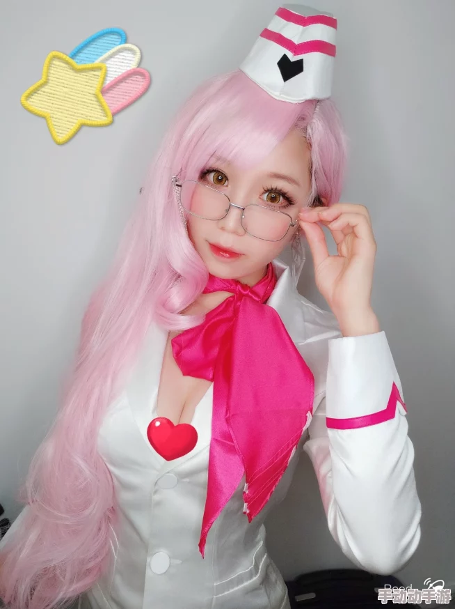 柚子猫COS情人节礼物：可爱角色扮演带来的甜蜜惊喜与浪漫氛围的完美结合
