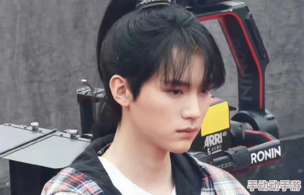 唐三俑朱竹清不亦乐乎NBA，传闻她与明星球员私下互动频繁，引发粉丝热议！