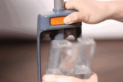 惊天震撼!灌水按压肚子哭,竟引发社会广泛关注,背后原因令人难以置信! 惊天震撼!灌水按压肚子哭,竟引发社会广泛关注,背后原因令人难以置信!