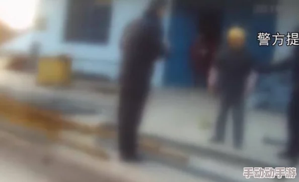 穿扒开 跪着让客人打屁男男，震惊全网！这场奇异的表演究竟背后隐藏着怎样的秘密？