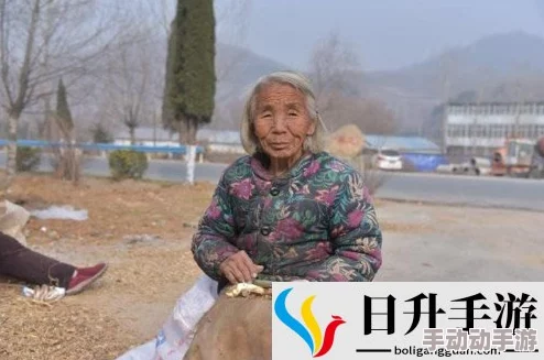 53岁大妈山坡做皮肉生意的原因:竟是为了治愈重病!背后令人震惊的故事曝光! 53岁大妈山坡做皮肉生意的原因:竟是为了治愈重病!背后令人震惊的故事曝光!