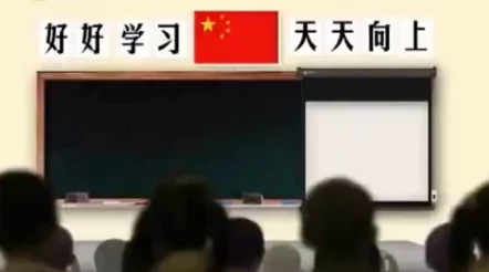 老师没戴套子c了我一天视频，这段视频记录了老师在课堂上没有使用保护措施的情况，引发了学生们的热议和讨论