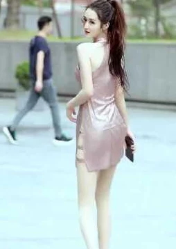 美女露%100，展现无与伦比的魅力与自信，吸引众多目光，引发热议和讨论