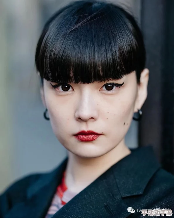 超级伦亲吕红刘海：最新动态揭示了她在时尚界的崭新风格与影响力，备受瞩目的活动即将来临！