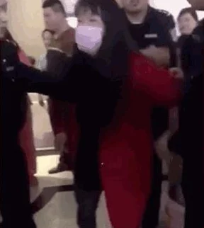 公共澡堂偷拍在线视频 网友推荐这部视频真实记录了公共澡堂的日常生活场景让人感受到不同文化下的社交氛围非常有趣