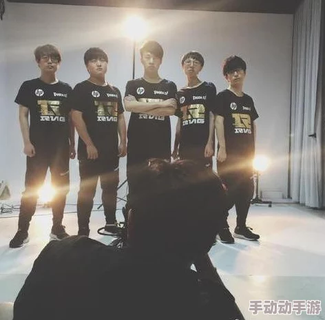 震惊！英雄联盟RNG战队明星上单Looper传出消息，或将转会至北美赛区发展