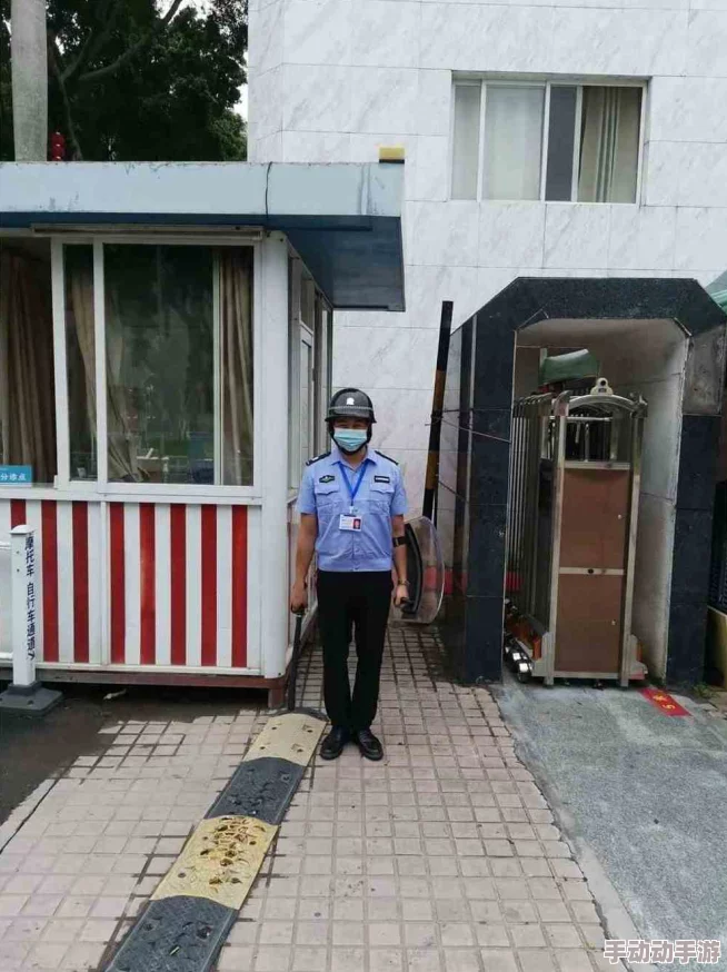 大学门卫董大爷欢迎来到东莫村携手共进创造美好未来一起追逐梦想与希望 大学门卫董大爷欢迎来到东莫村携手共进创造美好未来一起追逐梦想与希望