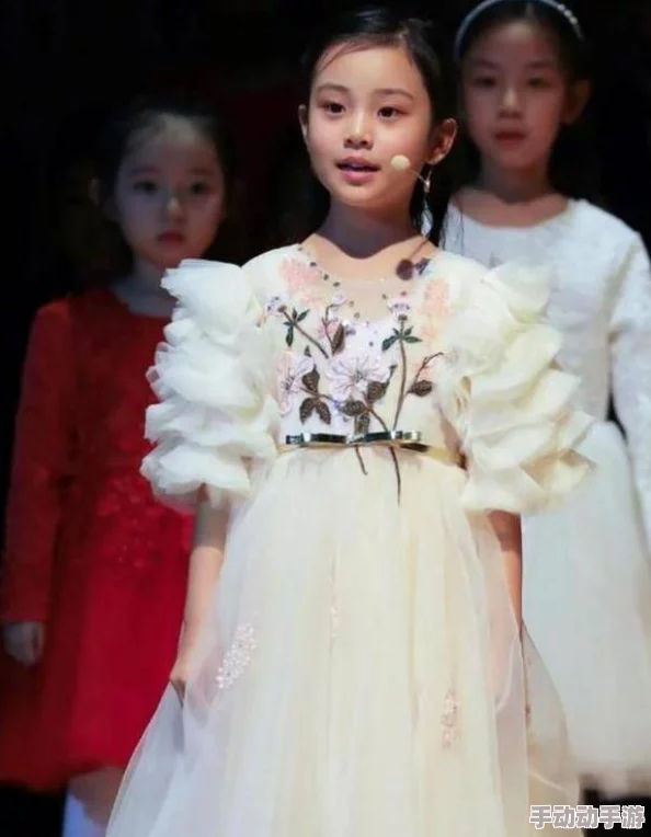 新搬来的白领女邻居愿你在新环境中找到快乐与成长的机会,开启美好的生活旅程 新搬来的白领女邻居愿你在新环境中找到快乐与成长的机会,开启美好的生活旅程