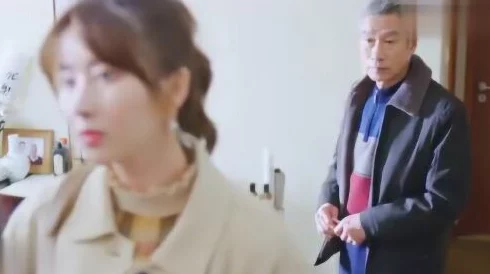 白洁和两个老头积极向上生活，传递温暖与关爱，展现人间真情与友谊