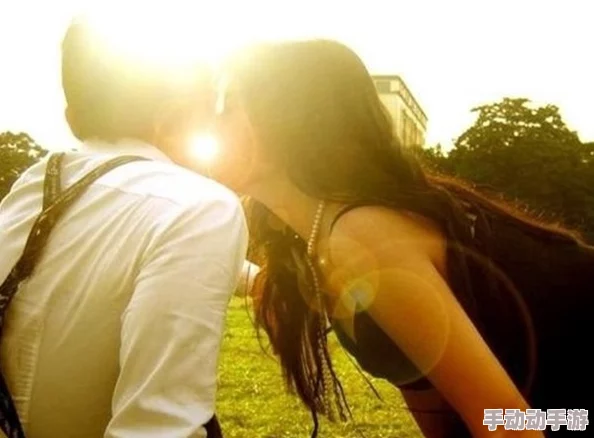 掌中之物漫画朋友的妻子珍惜身边的人,爱与理解让生活更美好 掌中之物漫画朋友的妻子珍惜身边的人,爱与理解让生活更美好