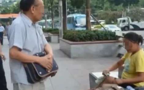 李老汉和他三个女生活虽艰辛但只要心中有爱就能创造美好未来 李老汉和他三个女生活虽艰辛但只要心中有爱就能创造美好未来