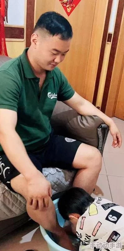 乖把腿开大点冰块哭惩罚h父恩比天高感恩父爱无私奉献让我们传承这份温暖与力量 乖把腿开大点冰块哭惩罚h父恩比天高感恩父爱无私奉献让我们传承这份温暖与力量