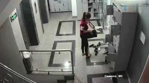 高清偷窥校园女浴室洗澡警方已介入调查监控录像全力追捕嫌疑人 高清偷窥校园女浴室洗澡警方已介入调查监控录像全力追捕嫌疑人