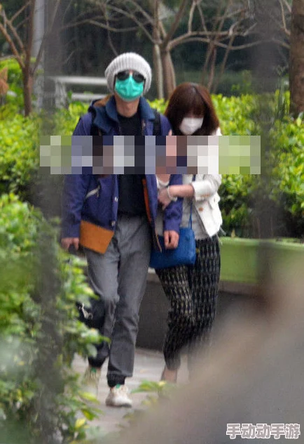 小茹和两个老头在小树林发现了一只受伤的小鸟决定一起照顾它直至康复 小茹和两个老头在小树林发现了一只受伤的小鸟决定一起照顾它直至康复