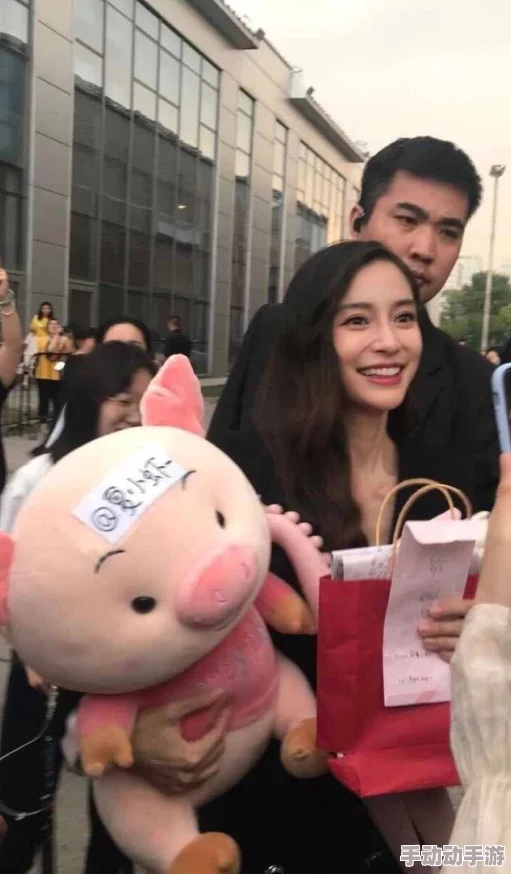 杨颖好深啊再用力一点粉丝见面会现场互动游戏引爆笑全场 杨颖好深啊再用力一点粉丝见面会现场互动游戏引爆笑全场