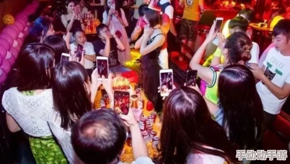 我荒唐的欲乱生活第五章更新地下俱乐部初体验 我荒唐的欲乱生活第五章更新地下俱乐部初体验