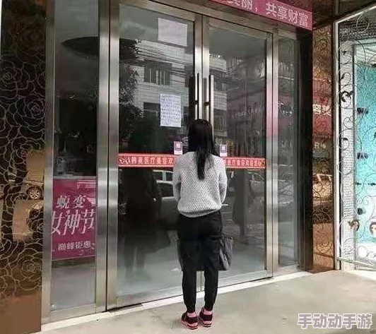 淫袭美容院据说老板娘卷款潜逃美容师们集体讨薪店里用的都是三无产品 淫袭美容院据说老板娘卷款潜逃美容师们集体讨薪店里用的都是三无产品