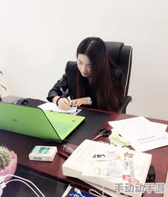 第十七章满足的小莹听说她最近和隔壁班的李哲走得很近两人经常一起在图书馆学习 第十七章满足的小莹听说她最近和隔壁班的李哲走得很近两人经常一起在图书馆学习