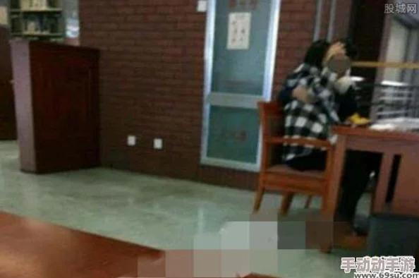 女同学张开腿让我躁她校花竟在图书馆与神秘男子举止亲昵引围观 女同学张开腿让我躁她校花竟在图书馆与神秘男子举止亲昵引围观