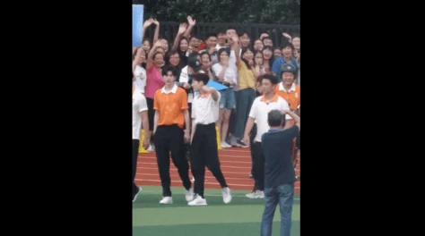 渺渺夹住不能掉跑步体育课据说校草李阳全程目睹还偷笑体育委员都脸红了 渺渺夹住不能掉跑步体育课据说校草李阳全程目睹还偷笑体育委员都脸红了