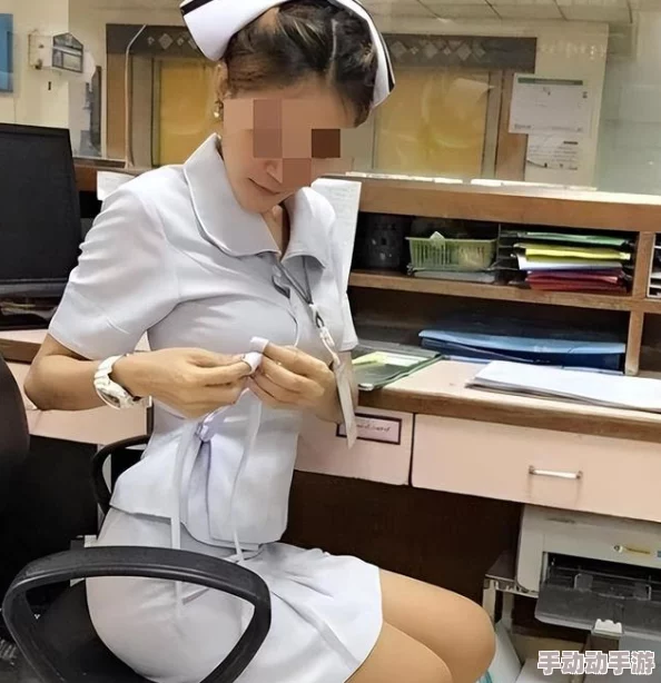 护士h深夜独自一人出入某高级餐厅疑似与神秘男子约会 护士h深夜独自一人出入某高级餐厅疑似与神秘男子约会