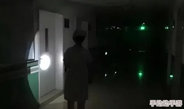 护士h深夜独自一人出入某高级餐厅疑似与神秘男子约会 护士h深夜独自一人出入某高级餐厅疑似与神秘男子约会