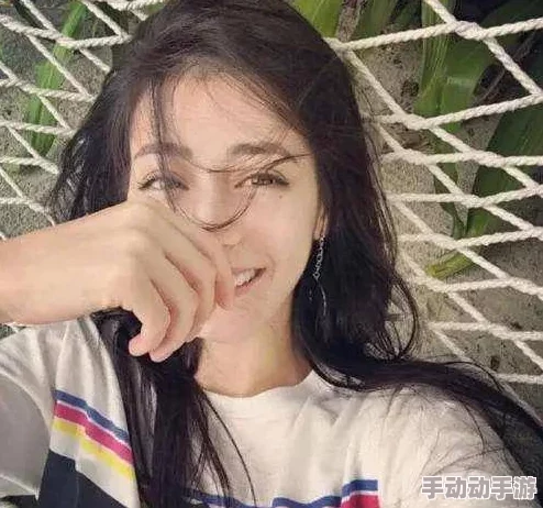 免下载性爱视频据传女主角是某网红酷似Lisa引发网友热议 免下载性爱视频据传女主角是某网红酷似Lisa引发网友热议