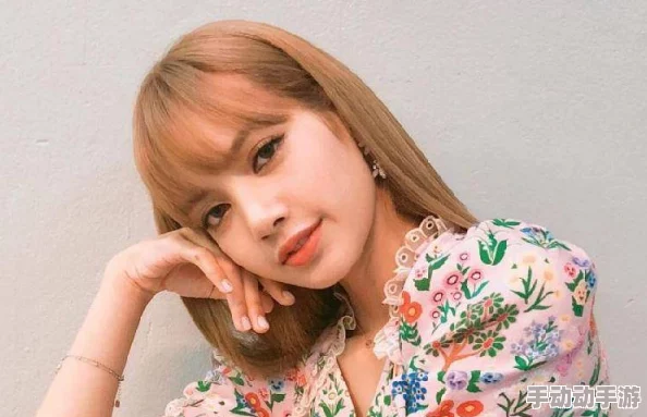 免下载性爱视频据传女主角是某网红酷似Lisa引发网友热议 免下载性爱视频据传女主角是某网红酷似Lisa引发网友热议