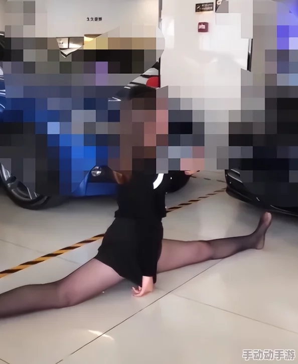 美女内无内裤只穿丝袜摸下面网友:低俗擦边,为了流量毫无底线 美女内无内裤只穿丝袜摸下面网友:低俗擦边,为了流量毫无底线