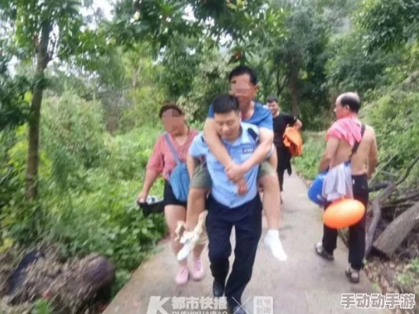 原题“在车里滑进了岳的身体”视频曝光更多细节流出引发网友热议 原题“在车里滑进了岳的身体”视频曝光更多细节流出引发网友热议