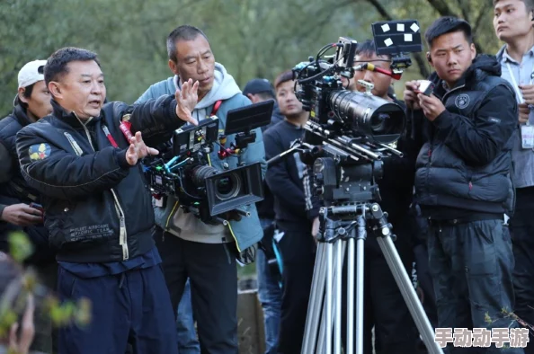 好大轻点知名女星片场耍大牌助理被骂哭导演敢怒不敢言 好大轻点知名女星片场耍大牌助理被骂哭导演敢怒不敢言