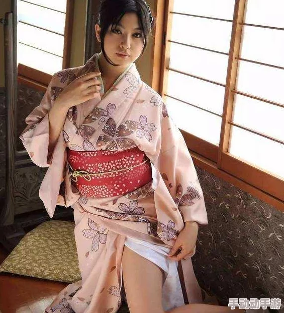 日本美女啪惊传与神秘富商深夜密会疑似好事将近 日本美女啪惊传与神秘富商深夜密会疑似好事将近