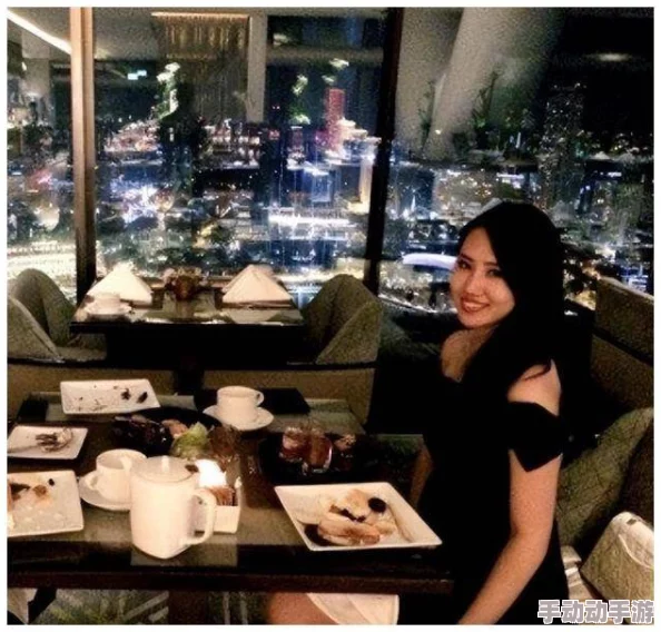 日本美女啪惊传与神秘富商深夜密会疑似好事将近 日本美女啪惊传与神秘富商深夜密会疑似好事将近