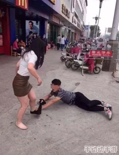 男人扒开女人的腿猛进这猛出警方已介入调查呼吁受害者积极报案
