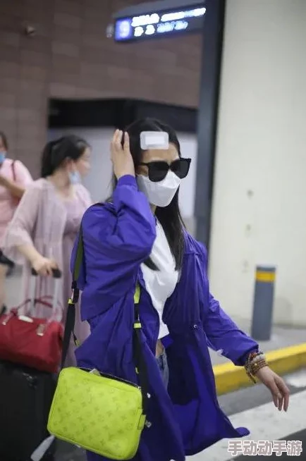 穿成反派的娇气小哭包万人迷光环太强了反派都沦陷了 穿成反派的娇气小哭包万人迷光环太强了反派都沦陷了