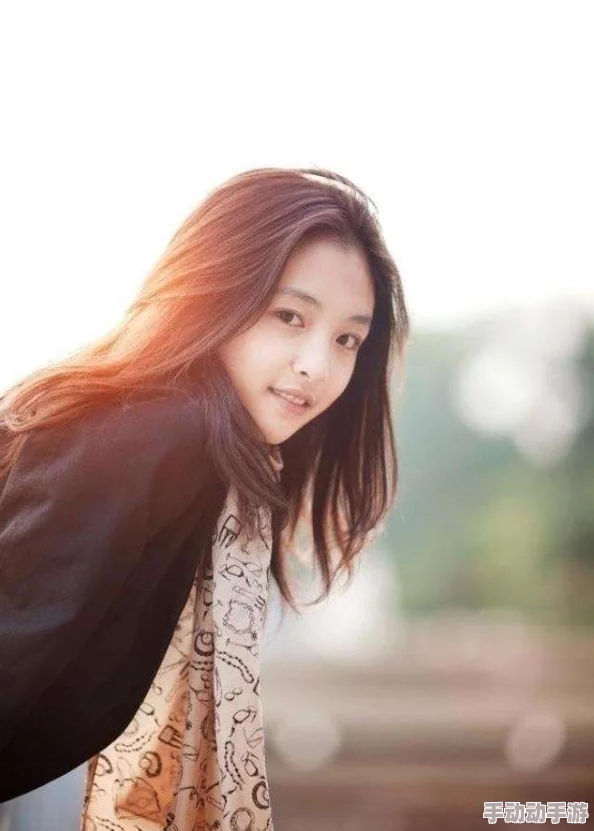 校花h清纯外表下隐藏的秘密引发网友深度挖掘探索其真实身份和经历