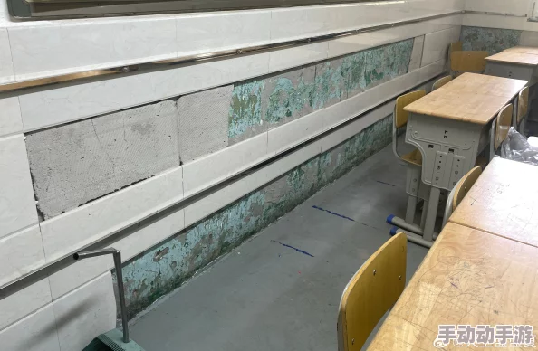 教室H充斥着令人窒息的氛围学习效率低下设备老旧破损 教室H充斥着令人窒息的氛围学习效率低下设备老旧破损