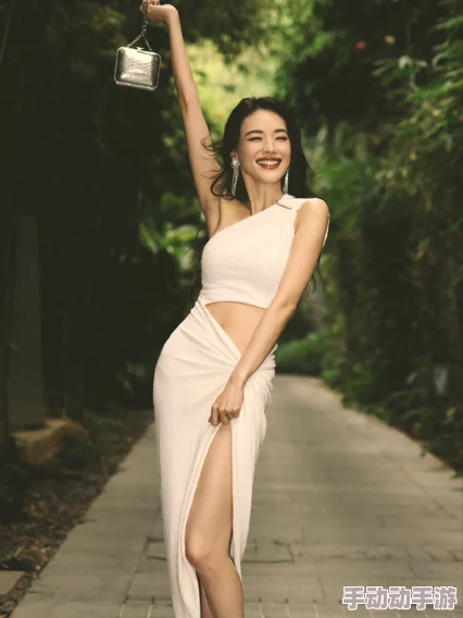 掀起岳裙子从后面挺进去电影据说原片名是《岳母的诱惑》拍摄期间男女主角假戏真做引发剧组人员热议 掀起岳裙子从后面挺进去电影据说原片名是《岳母的诱惑》拍摄期间男女主角假戏真做引发剧组人员热议