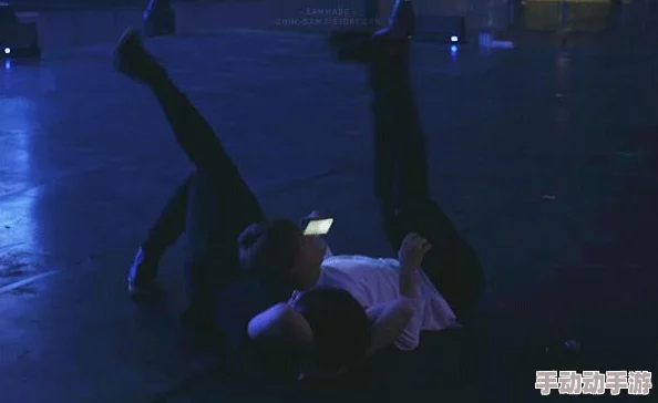 为什么让人欲罢不能为何如此吸引人两个女生一起相嗟嗟嗟视频展现了青春活力与美好 为什么让人欲罢不能为何如此吸引人两个女生一起相嗟嗟嗟视频展现了青春活力与美好