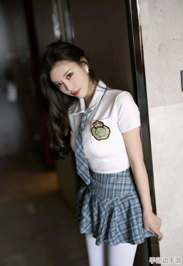 91jk制服白丝超短裙大长腿为什么展现迷人魅力为何备受追捧喜爱